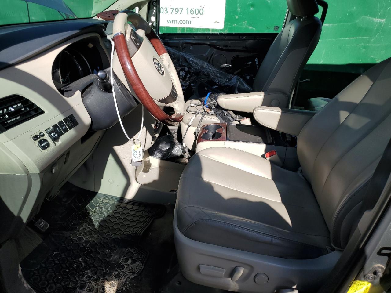 2013 Toyota Sienna - Image 7