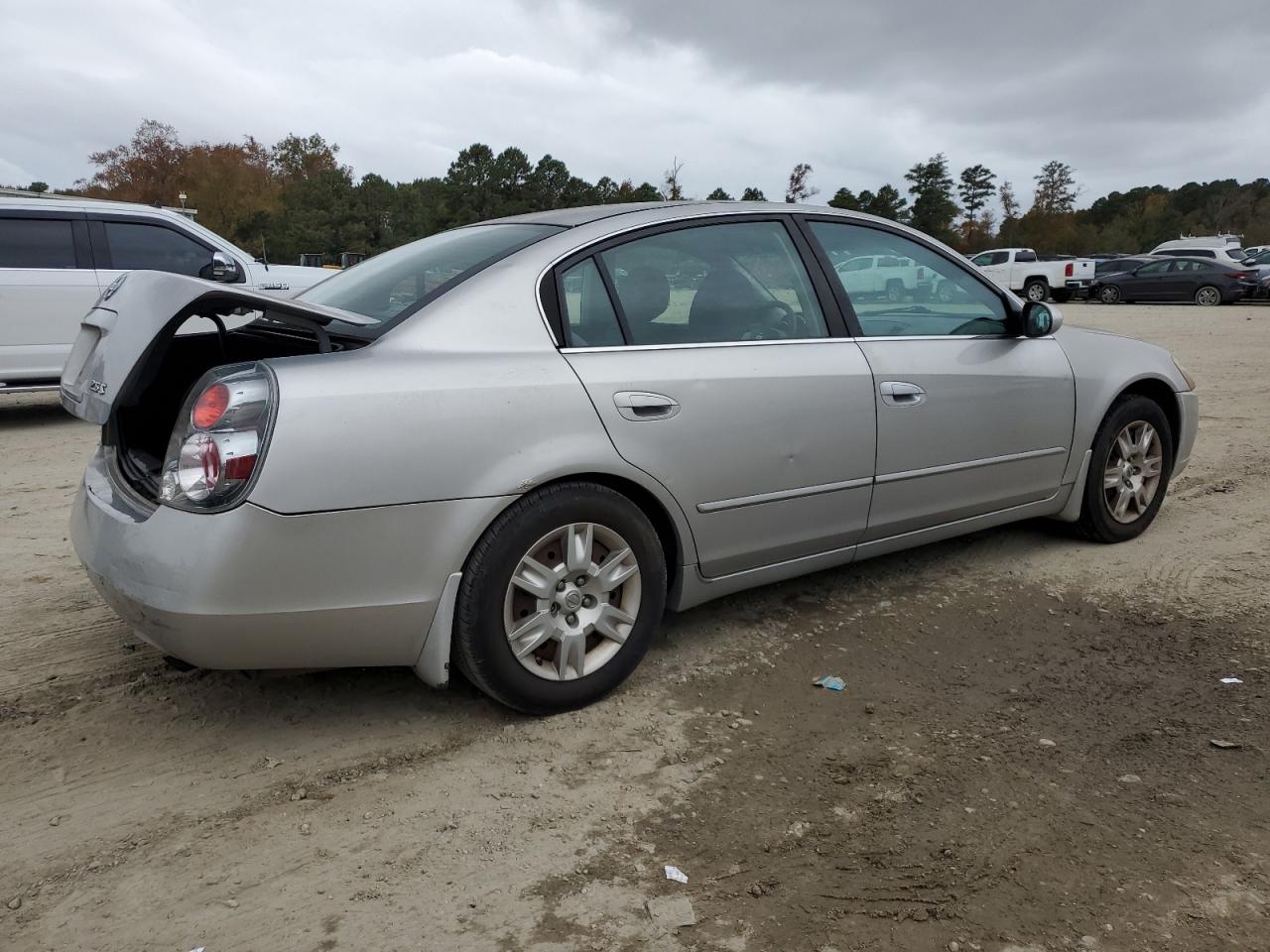 2005 Nissan Altima - Image 3