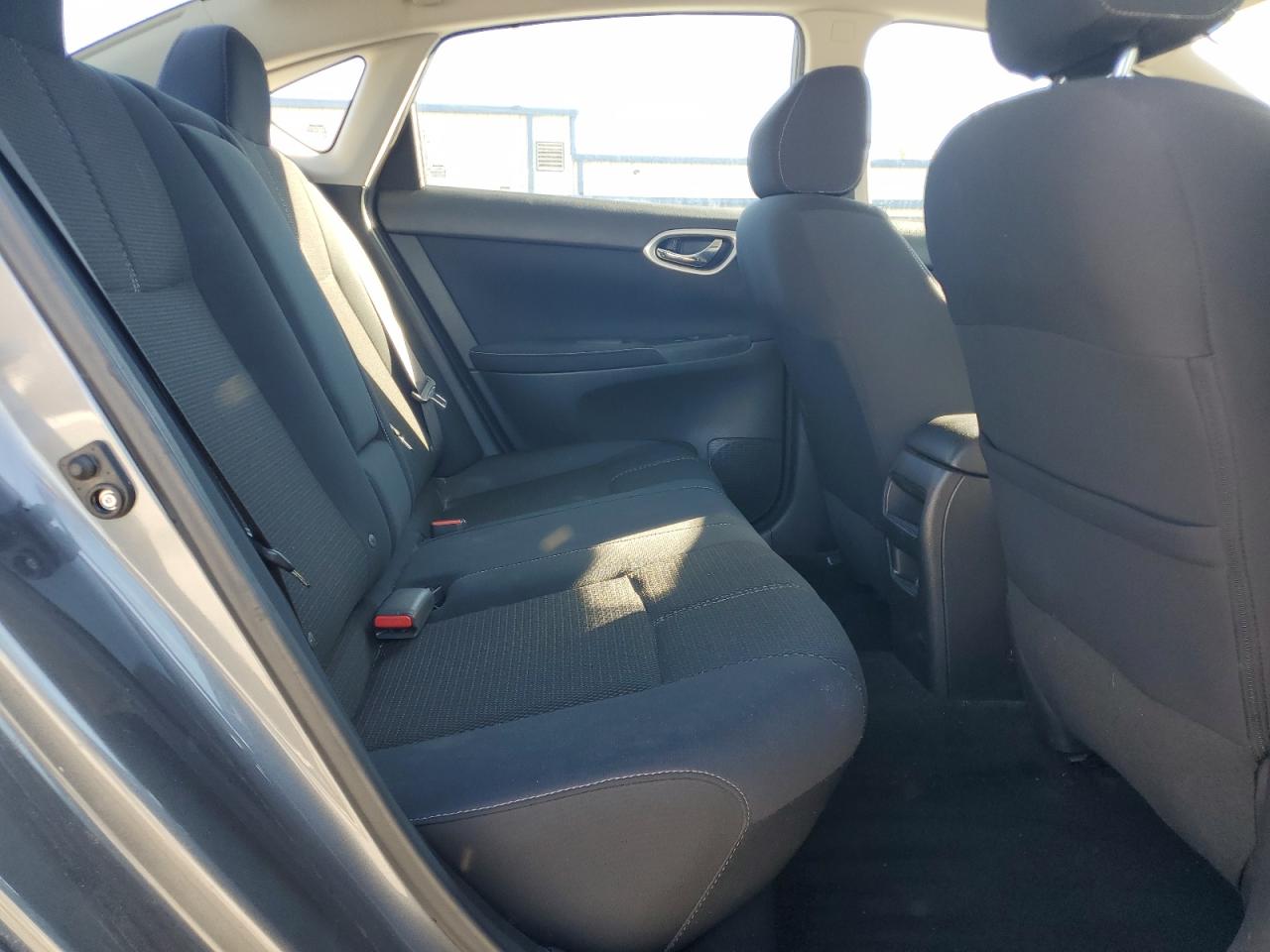 2015 Nissan Sentra - Image 10