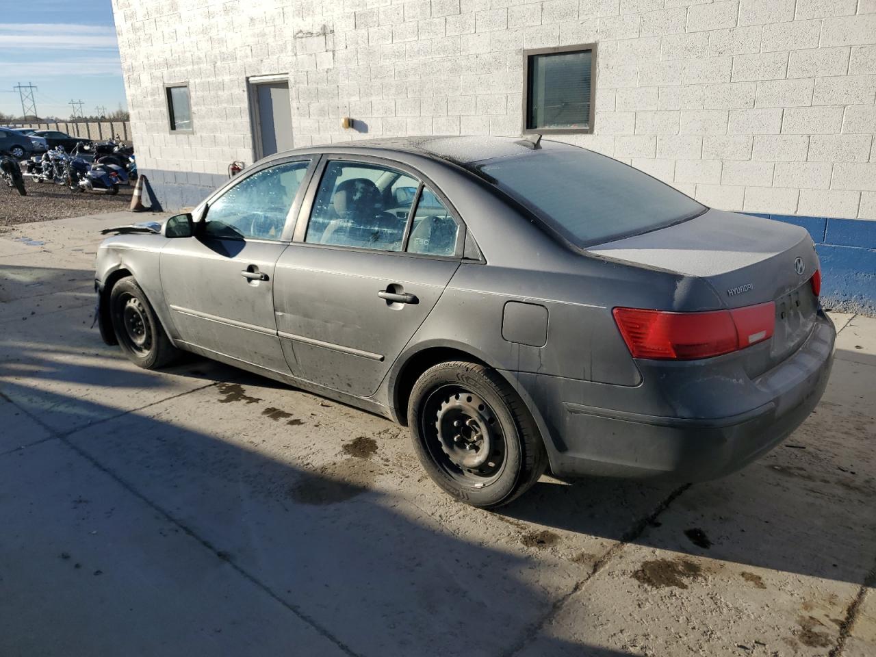 2010 Hyundai Sonata - Image 2