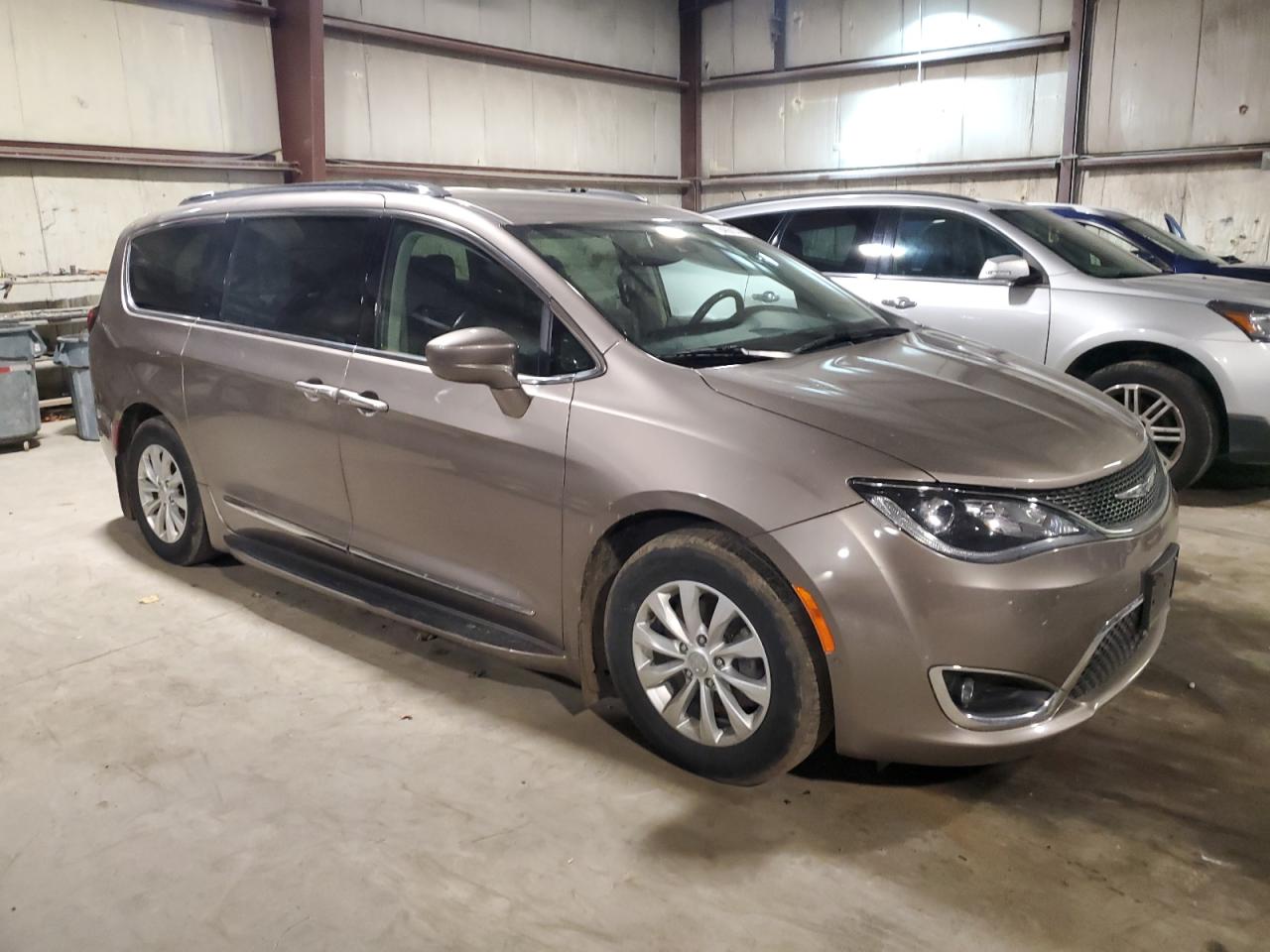 2018 Chrysler Pacifica - Image 4