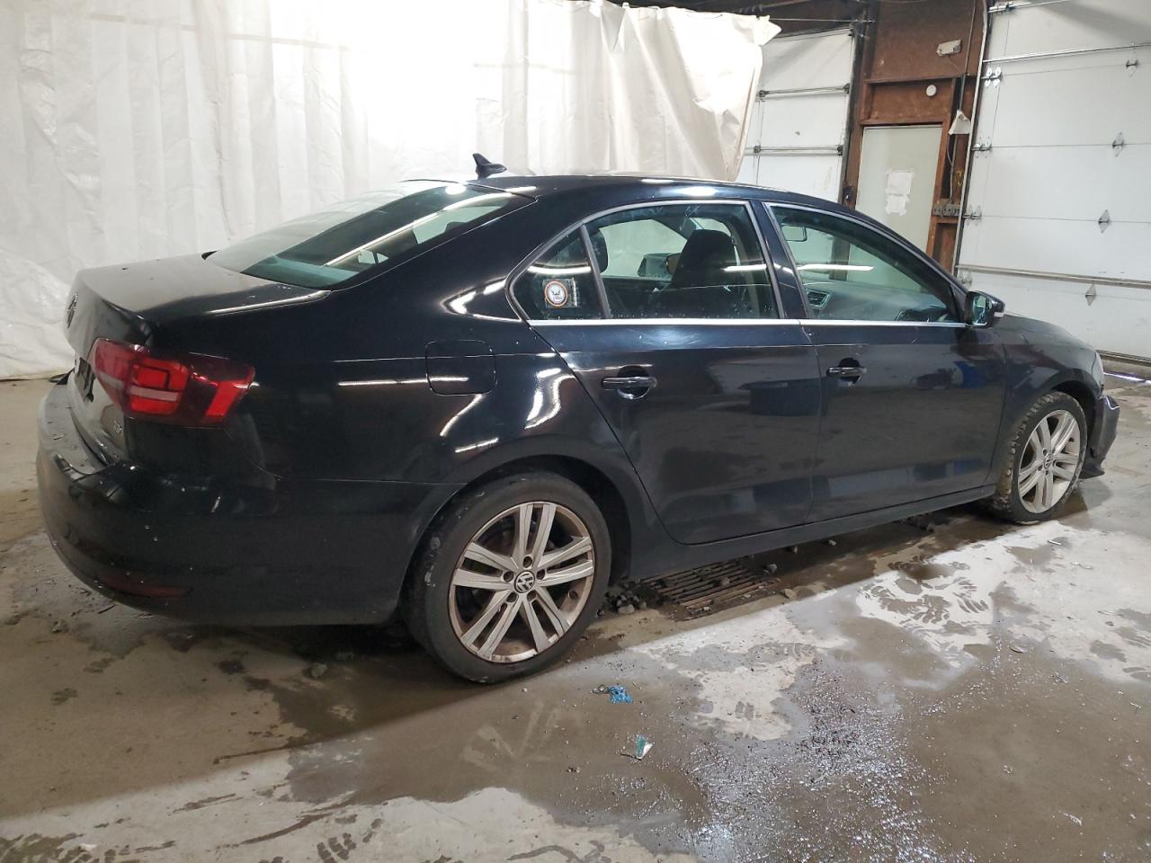2015 Volkswagen Jetta - Image 3