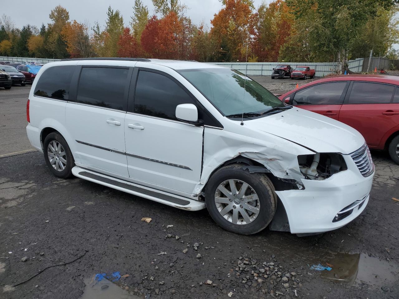 2016 Chrysler Town & Country - Image 4