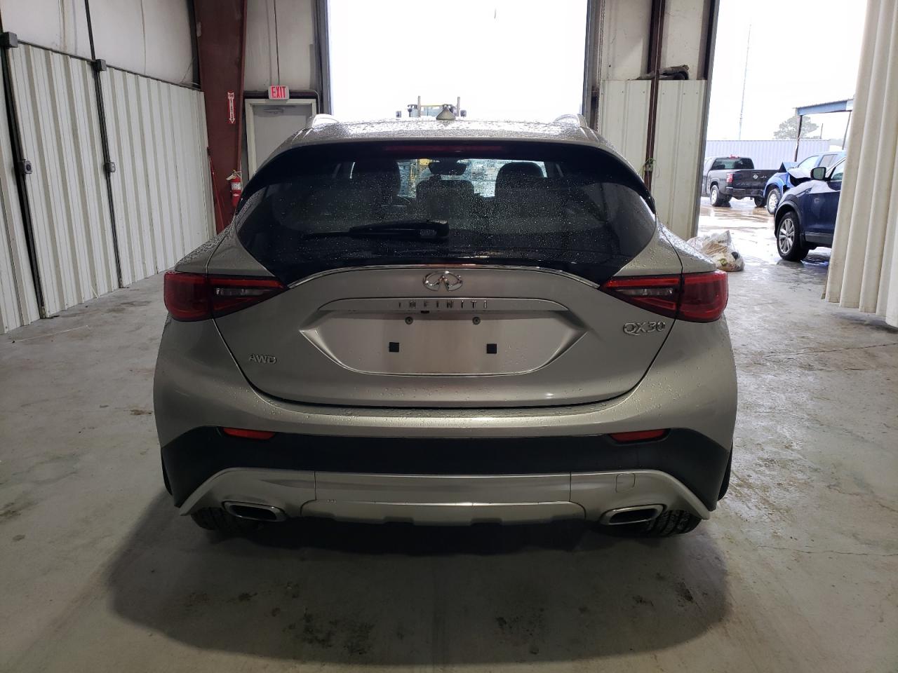 VIN SJKCH5CR6HA018874 2017 INFINITI QX30 no.6