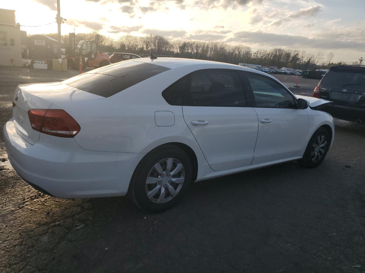 2014 Volkswagen Passat - Image 3