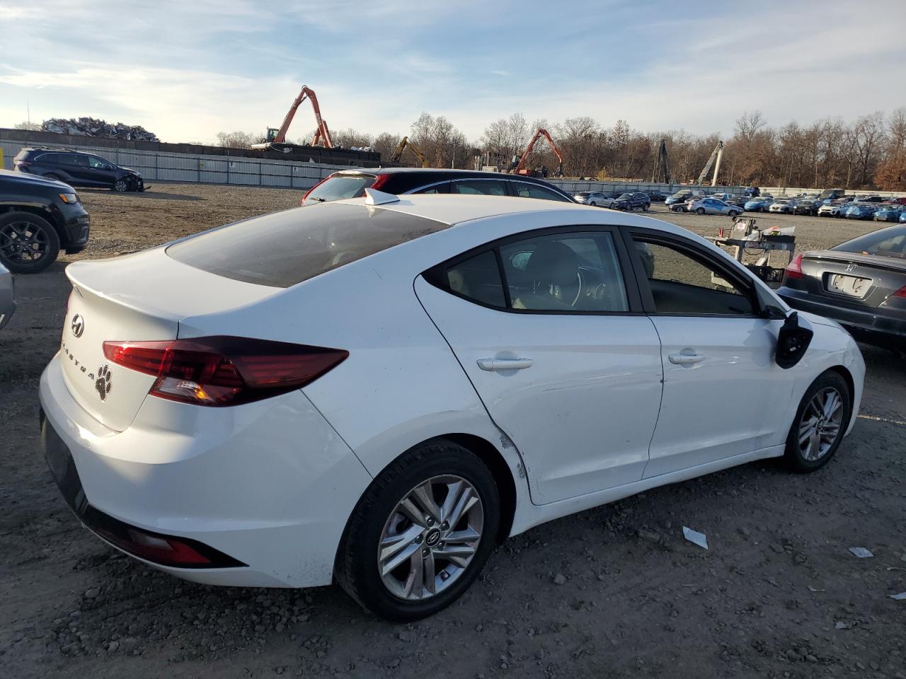 2019 Hyundai Elantra - Image 3