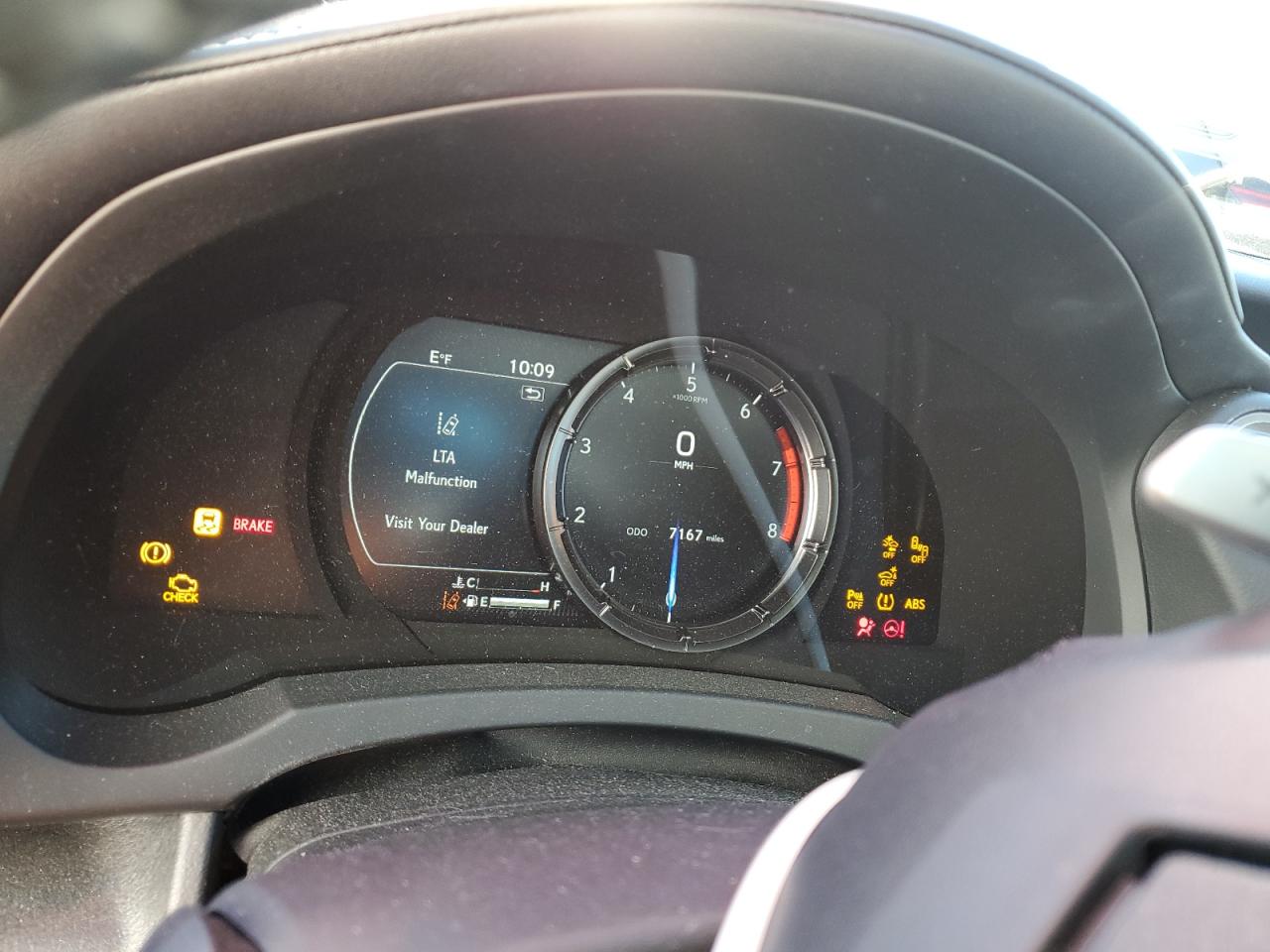 2023 Lexus IS - Image 9