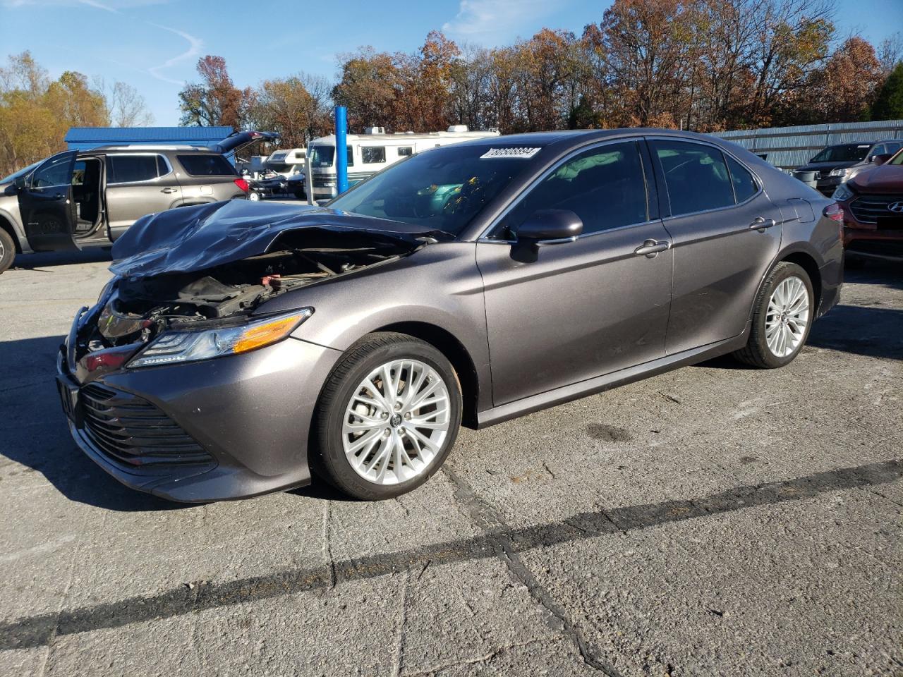 VIN 4T1B11HK3JU066839 2018 TOYOTA CAMRY no.1