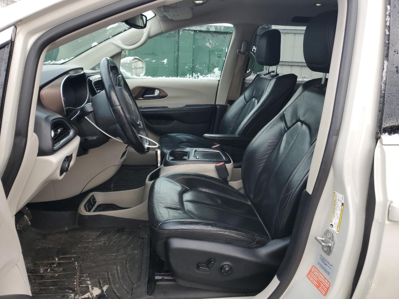 2017 Chrysler Pacifica - Image 7