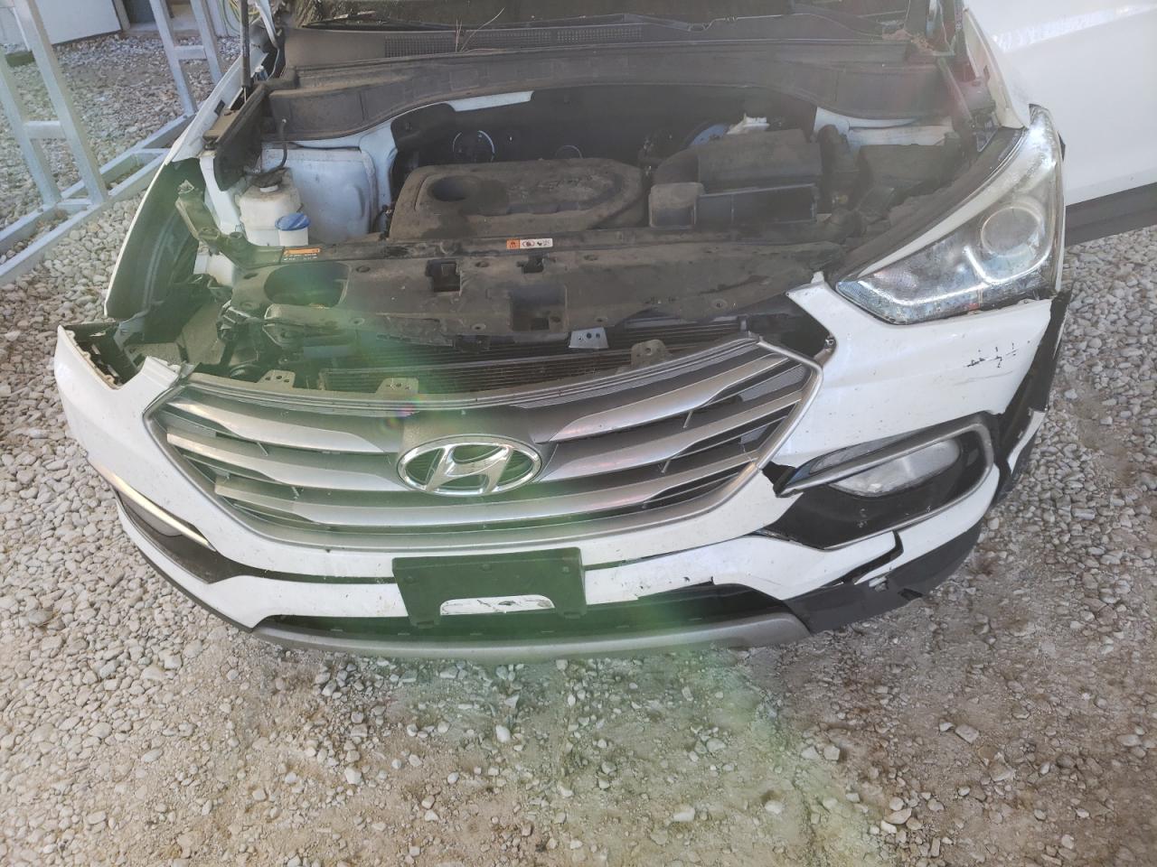 2017 Hyundai Santa Fe - Image 13