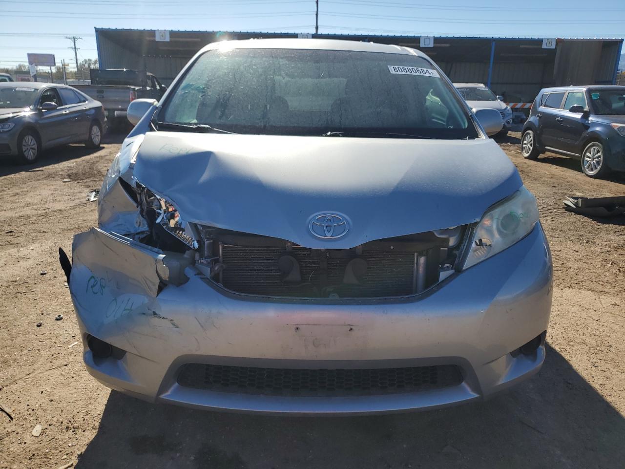 2011 Toyota Sienna - Image 5