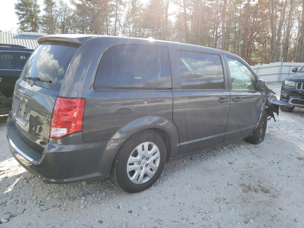 VIN 2C4RDGBG4KR790636 2019 DODGE CARAVAN no.3