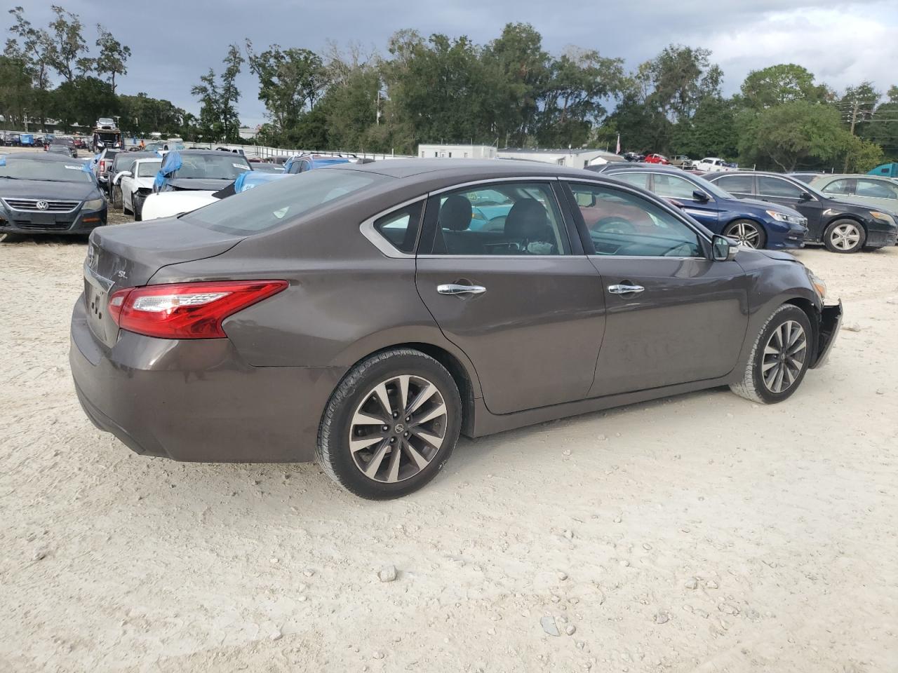 2017 Nissan Altima - Image 3