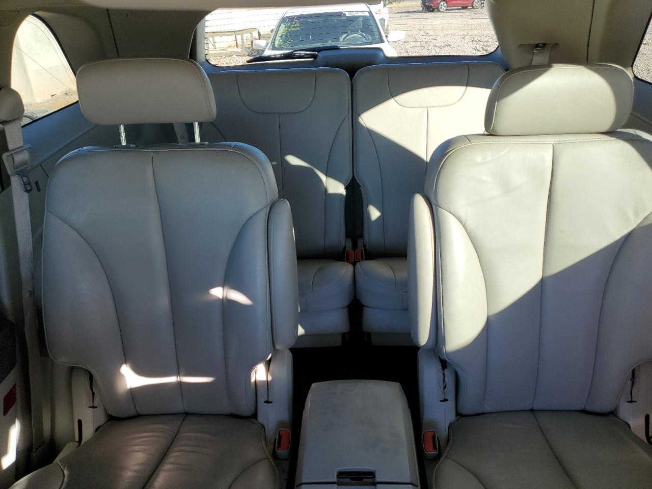 2005 Chrysler Pacifica - Image 10