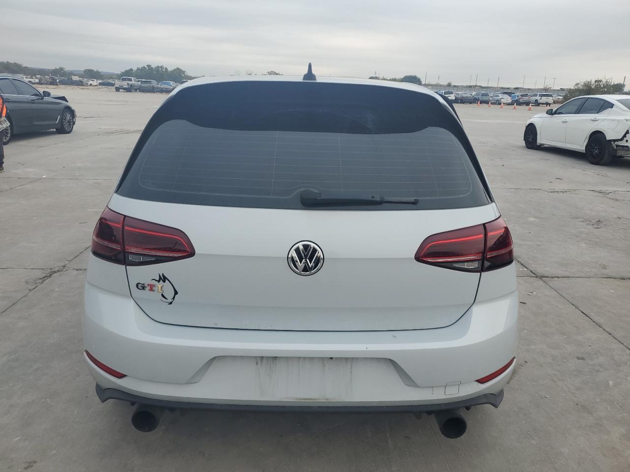 2018 Volkswagen GTI - Image 6
