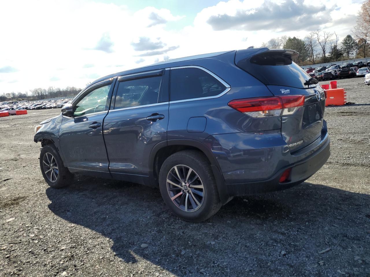 2018 Toyota Highlander - Image 2