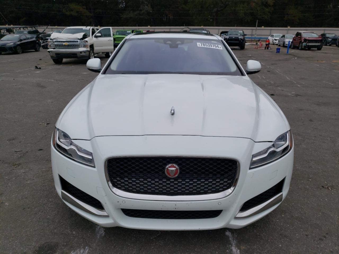 VIN SAJBD4BV1HCY31046 2017 JAGUAR XF no.5