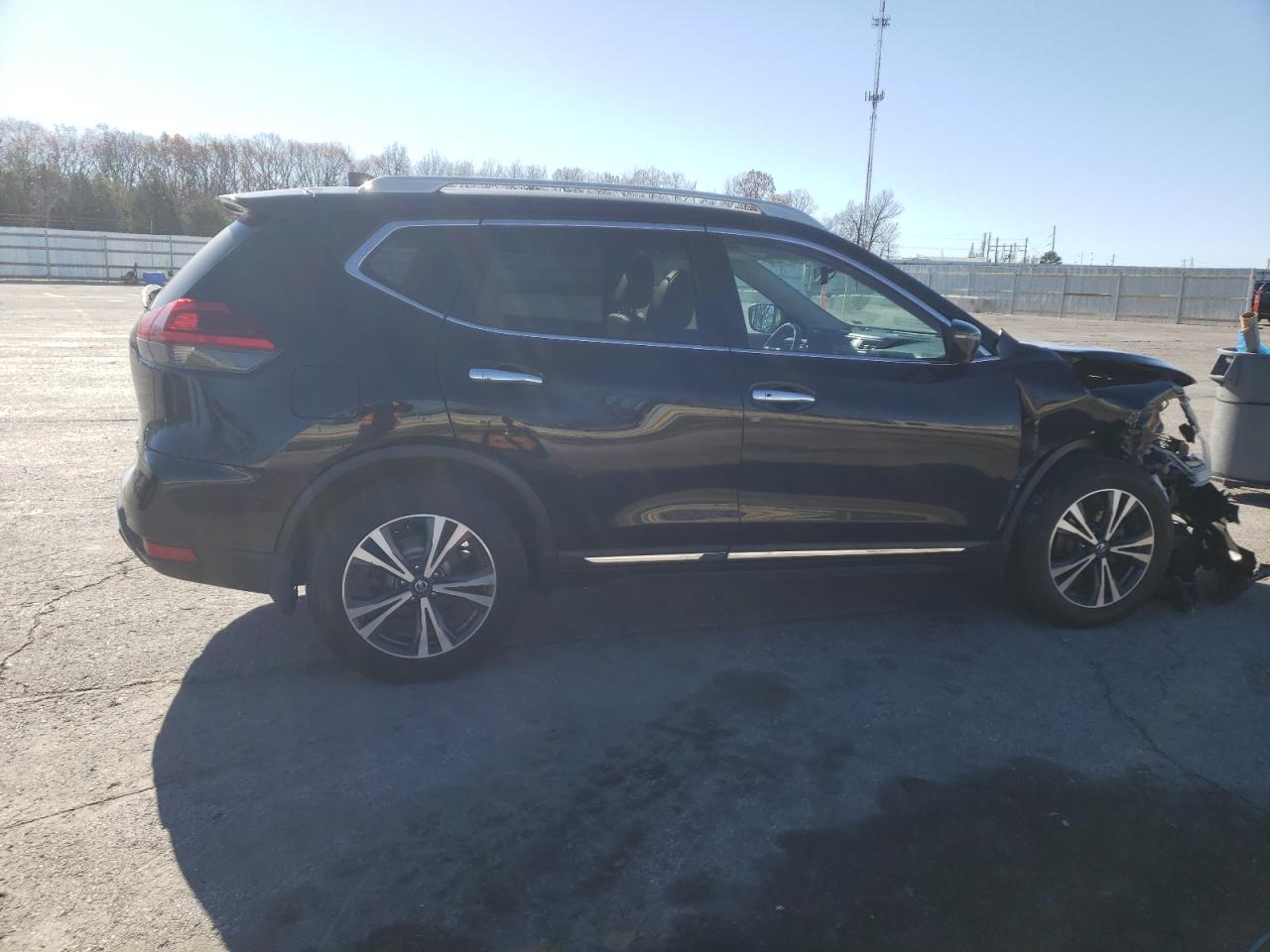 2017 Nissan Rogue - Image 3