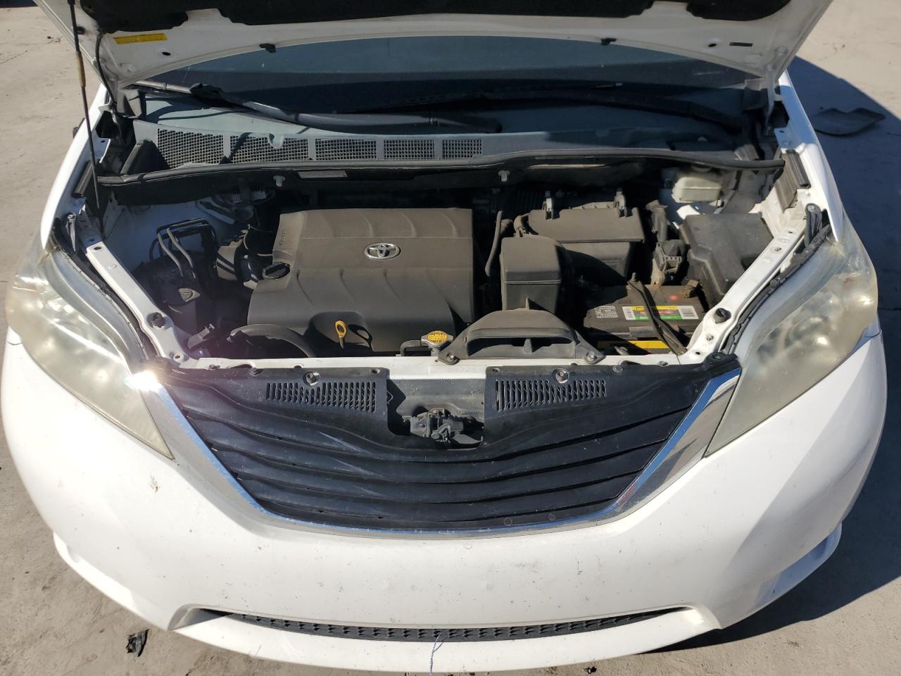 2011 Toyota Sienna - Image 12