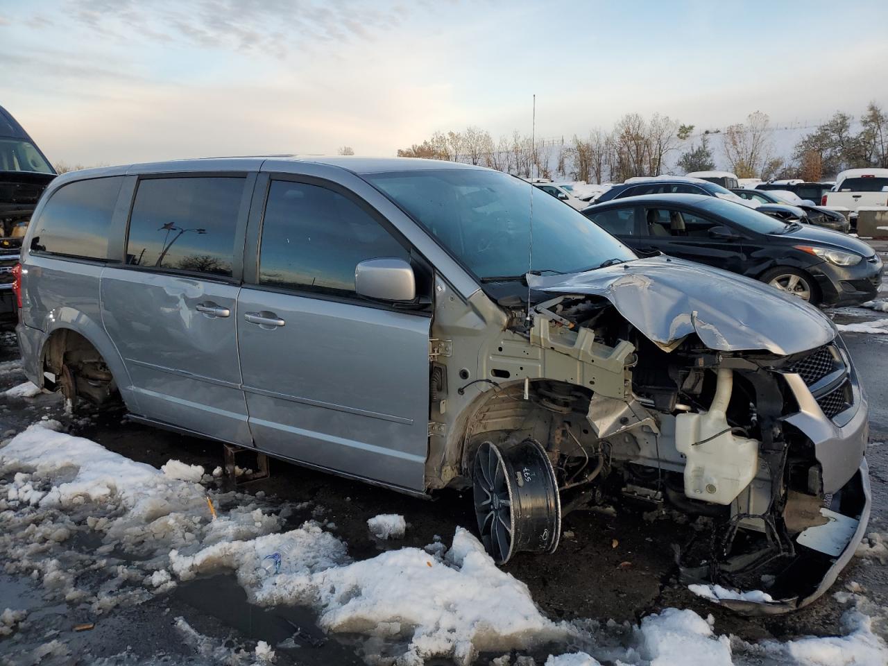 2015 Dodge Caravan - Image 4