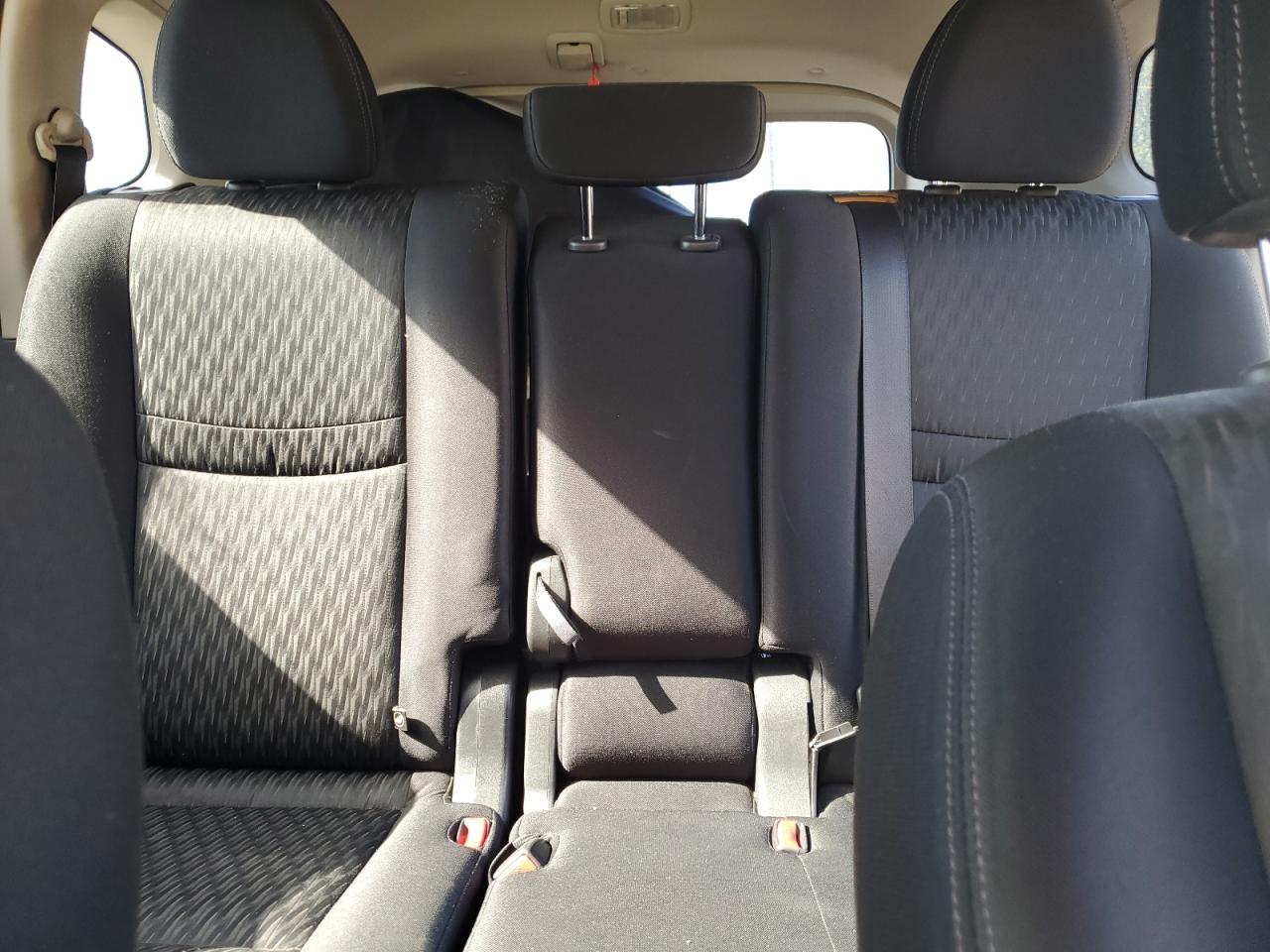 2017 Nissan Rogue - Image 10