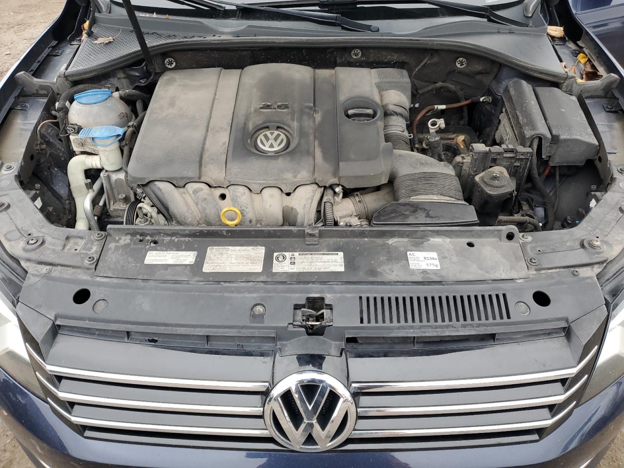 2014 Volkswagen Passat - Image 11