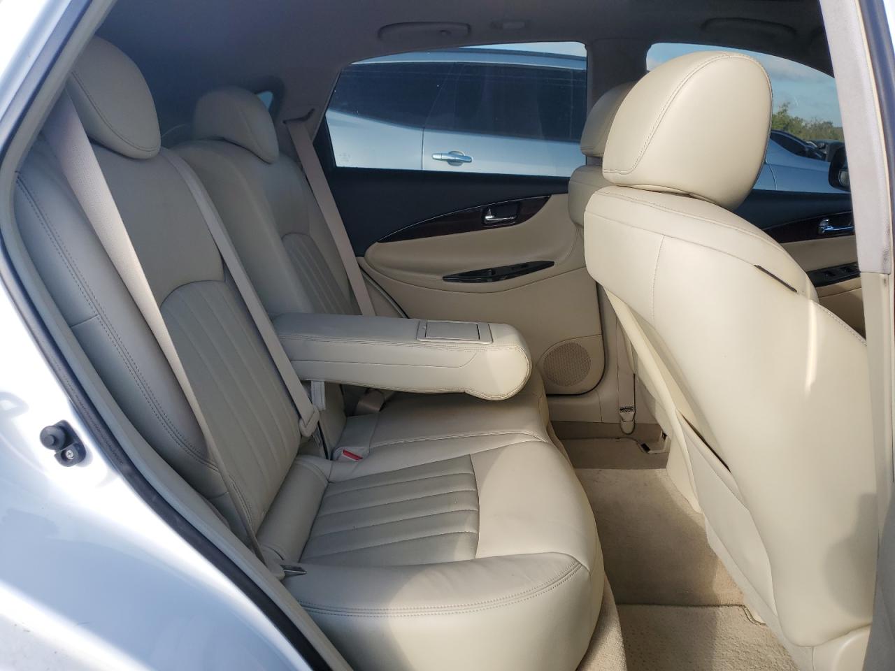 2017 Infiniti QX50 - Image 11