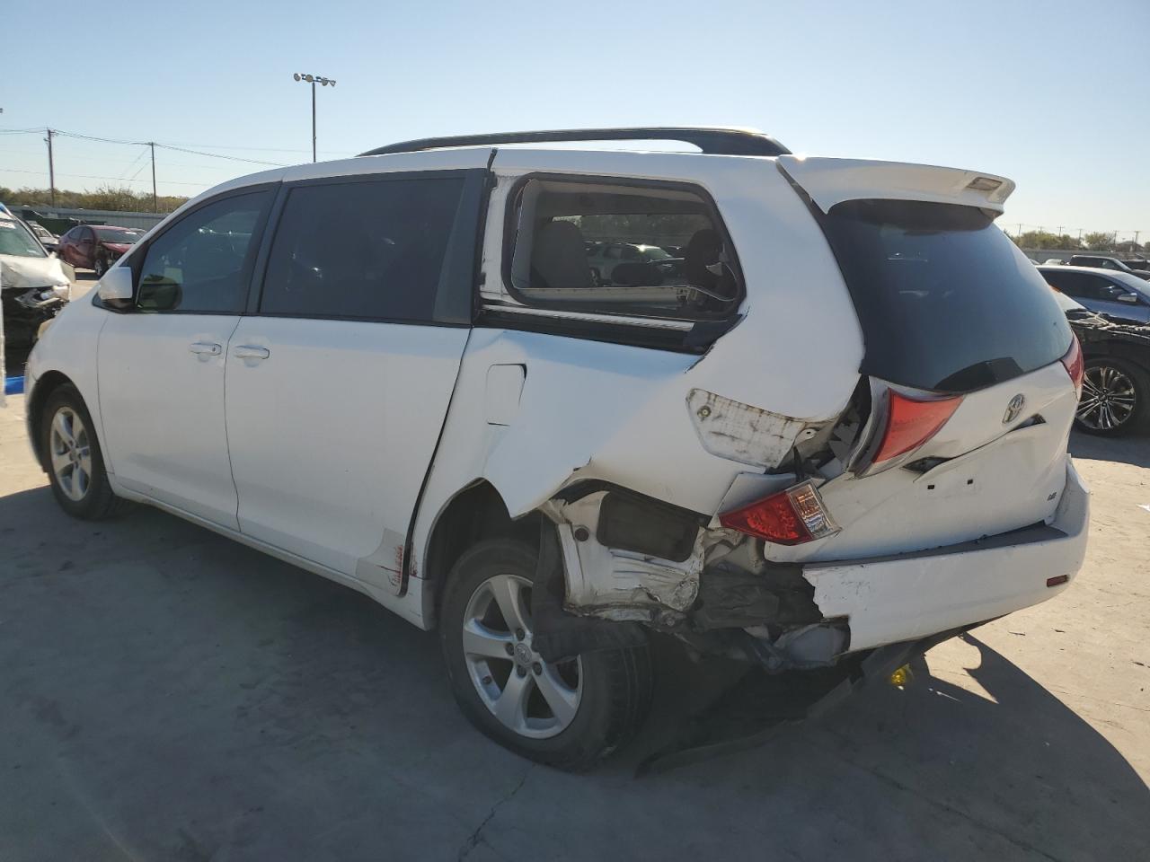2011 Toyota Sienna - Image 2