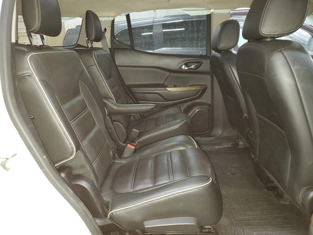 2017 GMC Acadia - Image 11