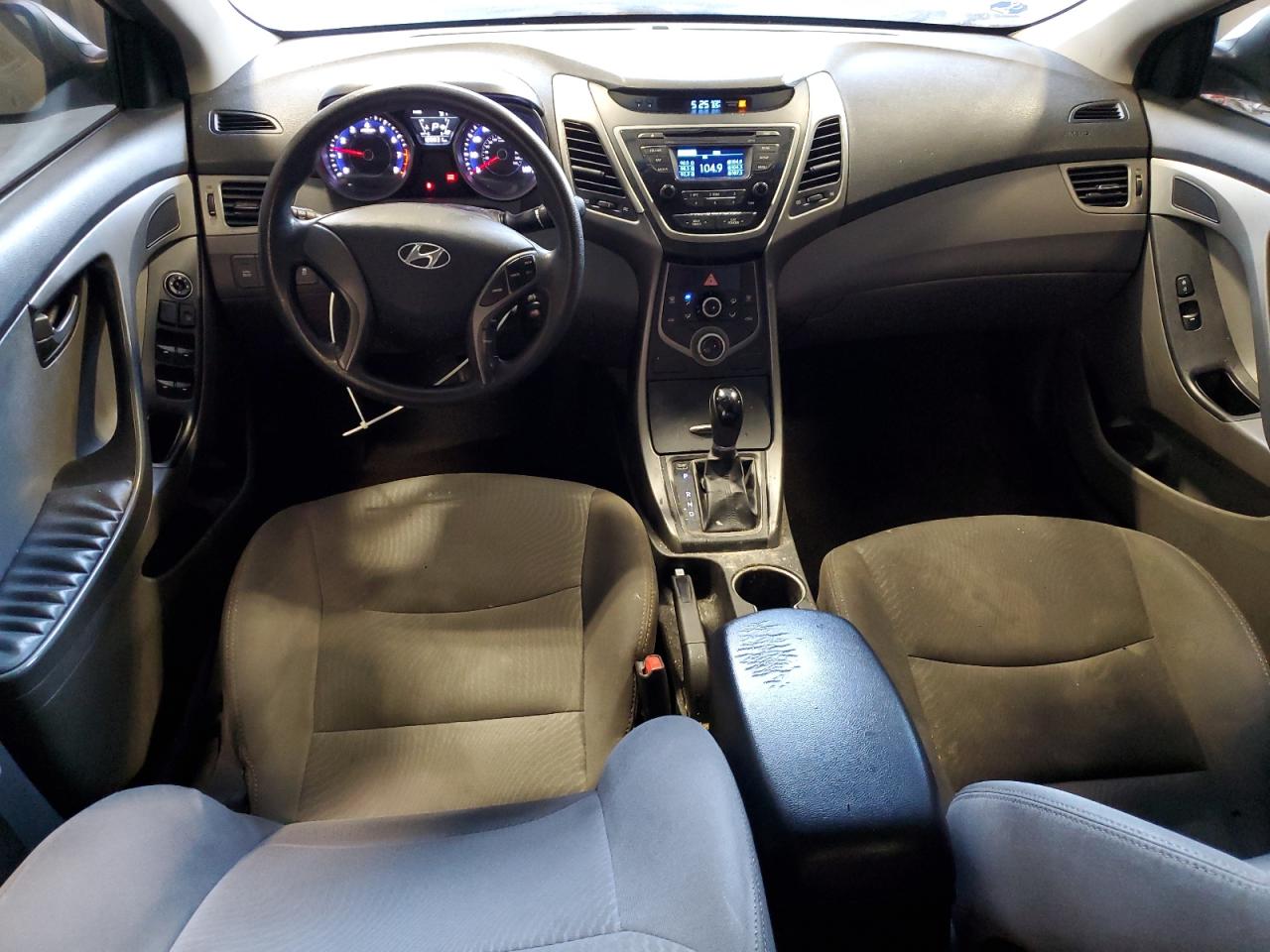 2016 Hyundai Elantra - Image 8