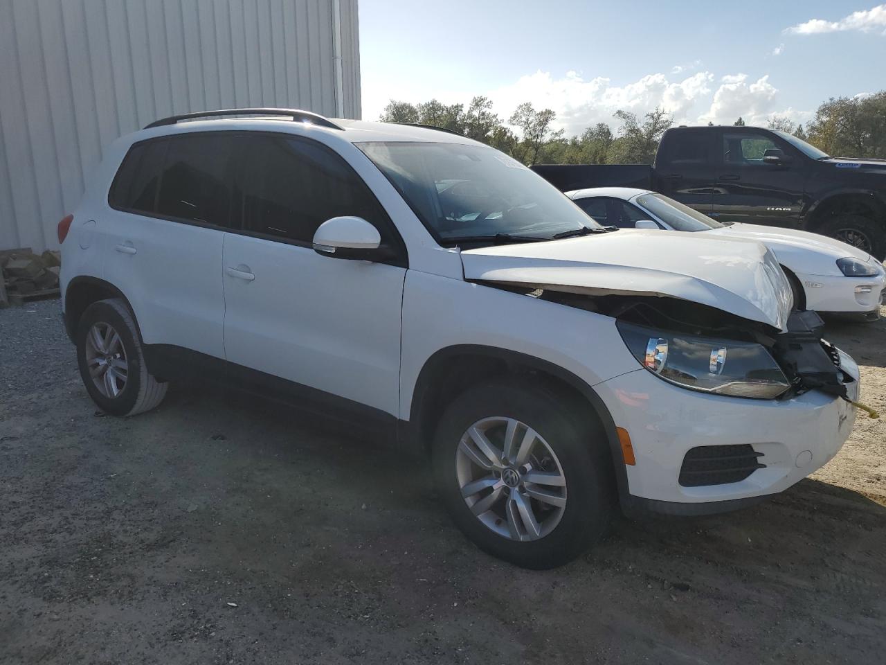 2017 Volkswagen Tiguan - Image 4