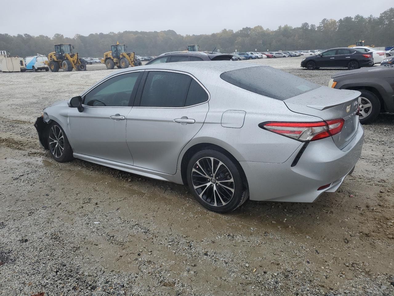 4T1B11HK1JU131011 2018 TOYOTA CAMRY - Image 2