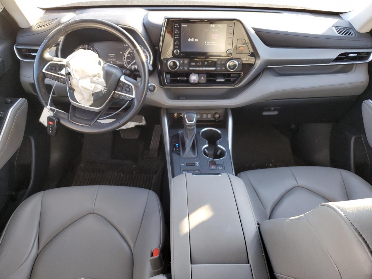 2022 Toyota Highlander - Image 8
