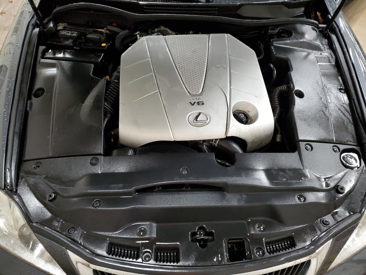 2010 Lexus IS - Image 11