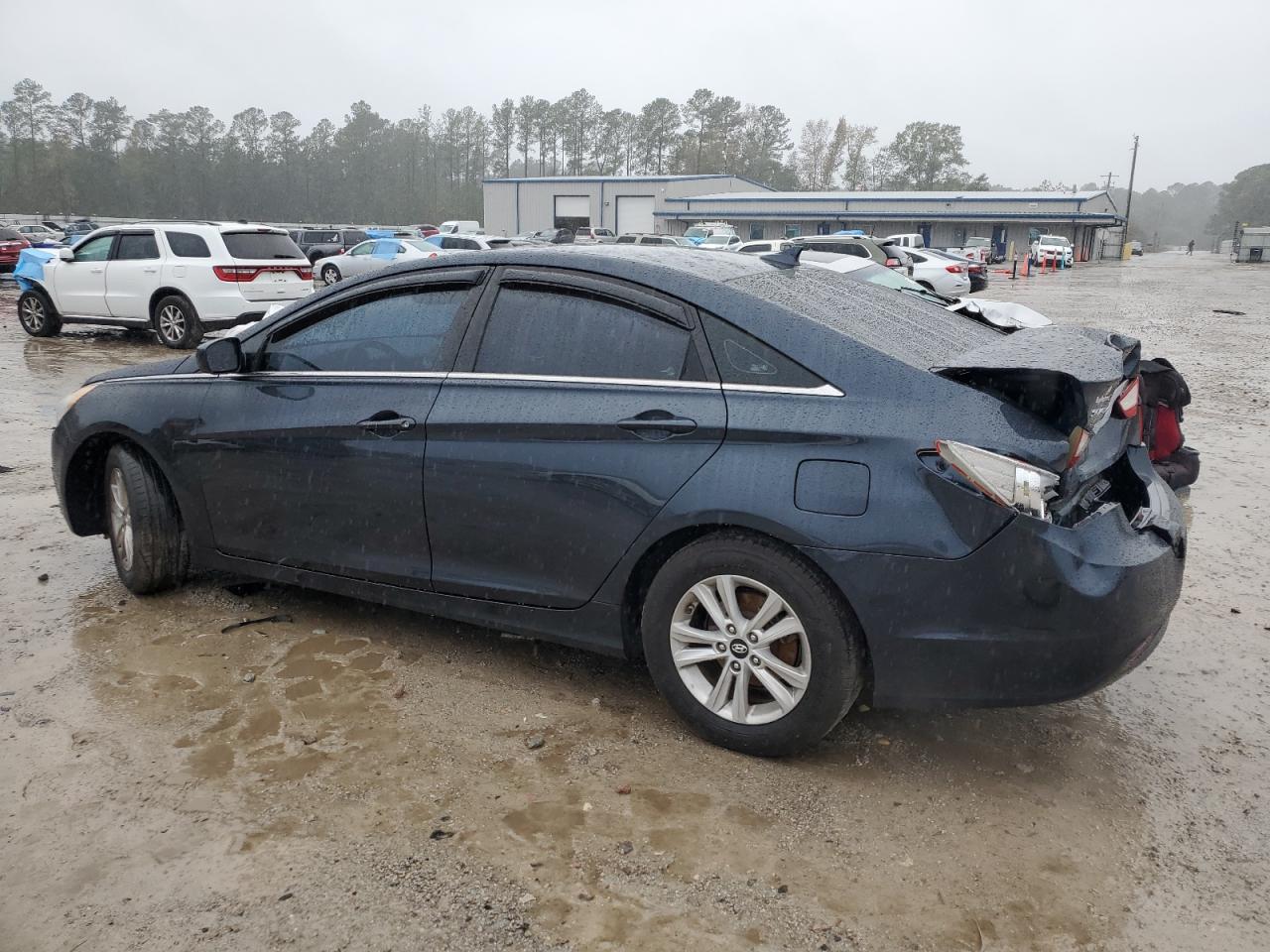 2011 Hyundai Sonata - Image 2