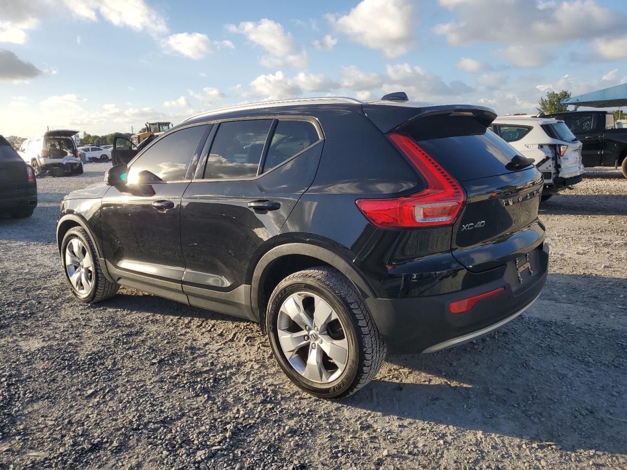 2020 Volvo XC40 - Image 2