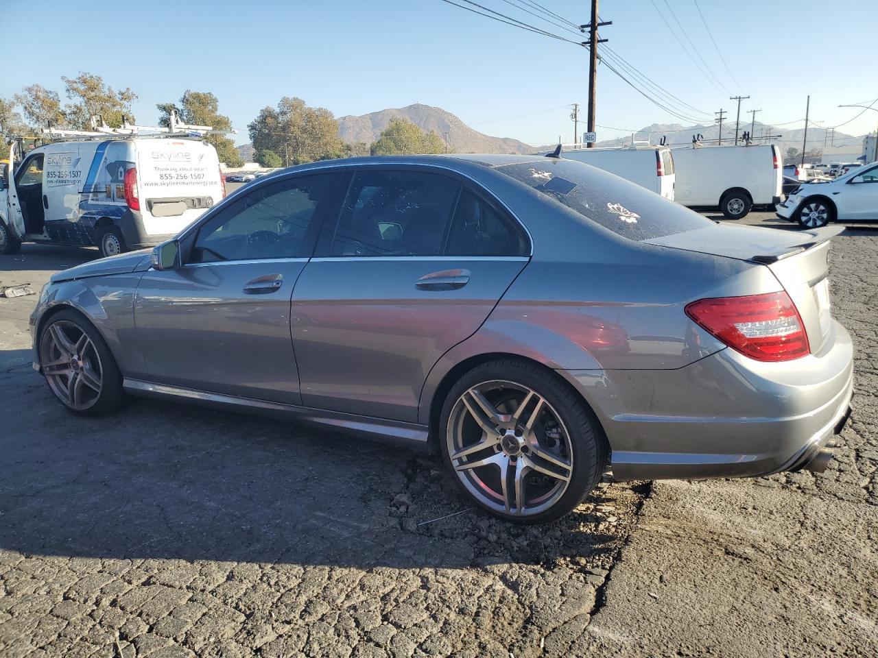 VIN WDDGF4HB2DR266086 2013 MERCEDES-BENZ C-CLASS no.2