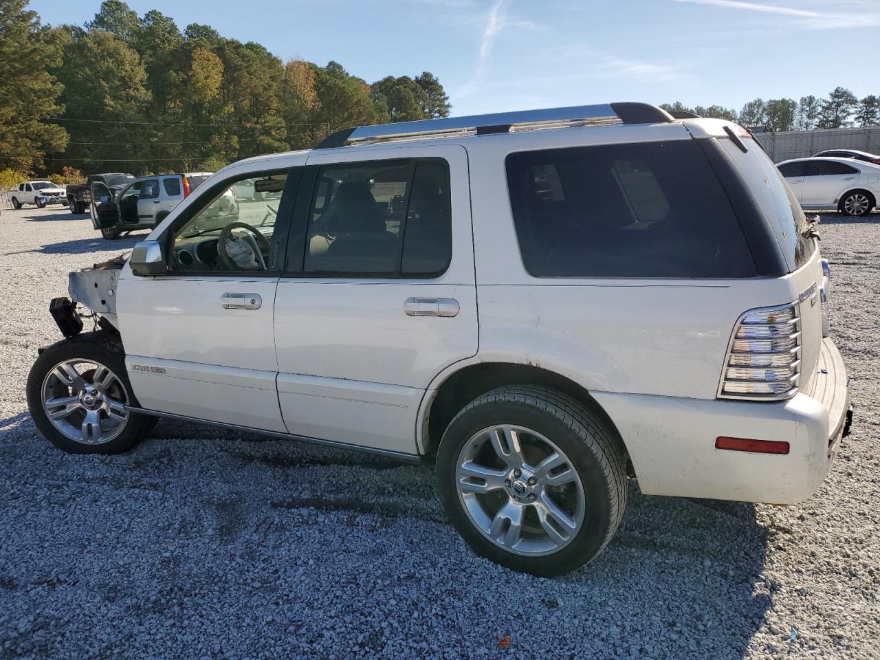 2010 Mercury Mountaineer - Image 2