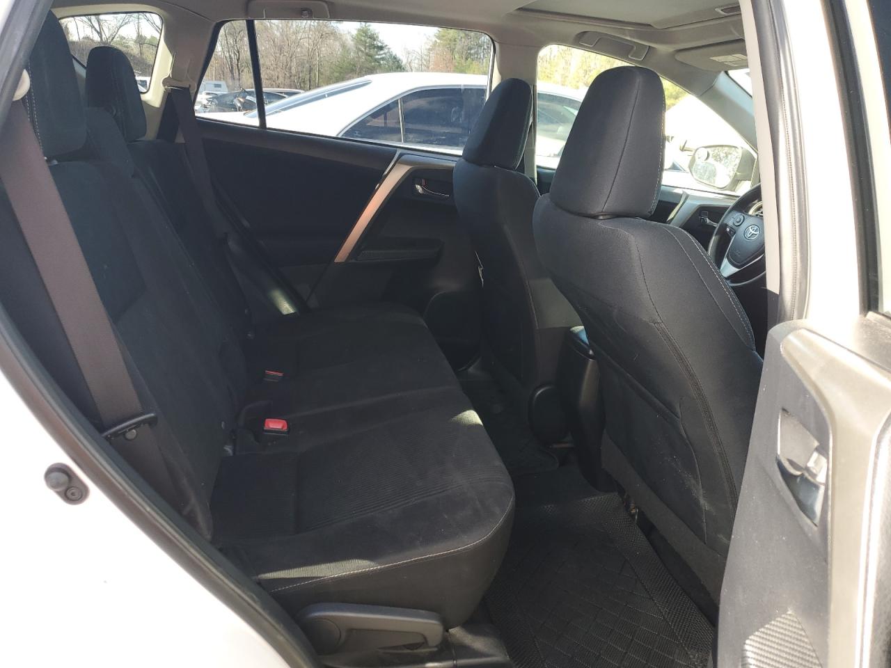2015 Toyota RAV 4 - Image 11