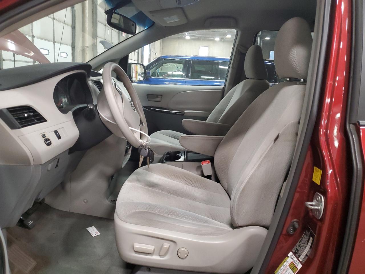 2011 Toyota Sienna - Image 7