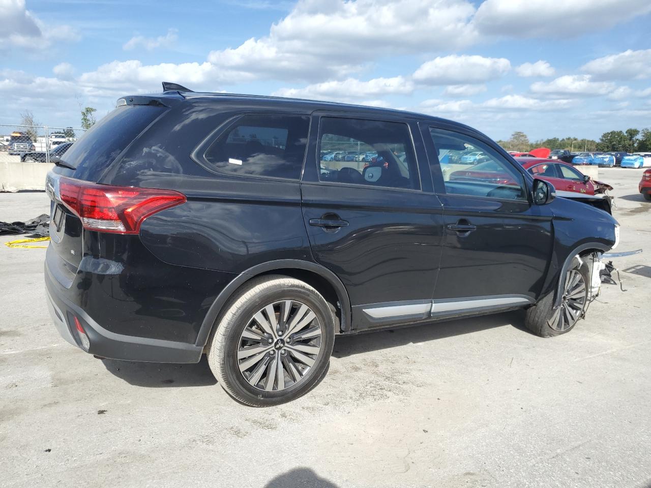 2020 Mitsubishi Outlander - Image 3