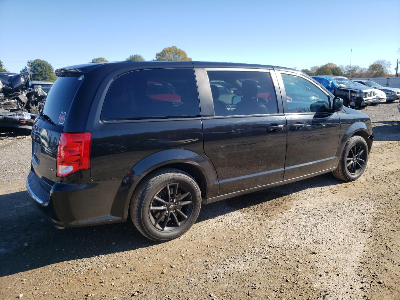 2019 Dodge Caravan - Image 3