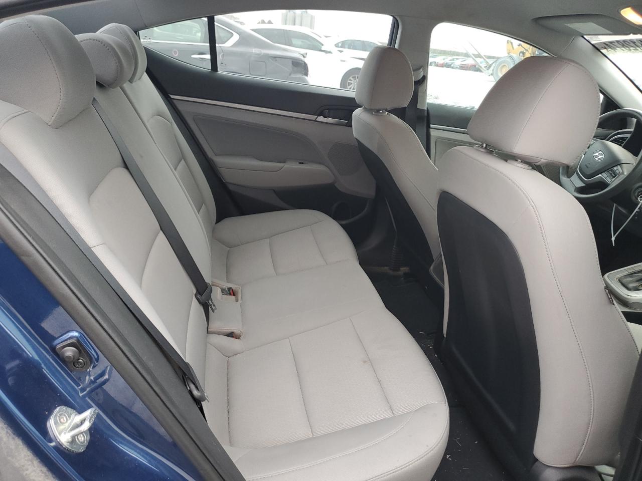 2018 Hyundai Elantra - Image 10
