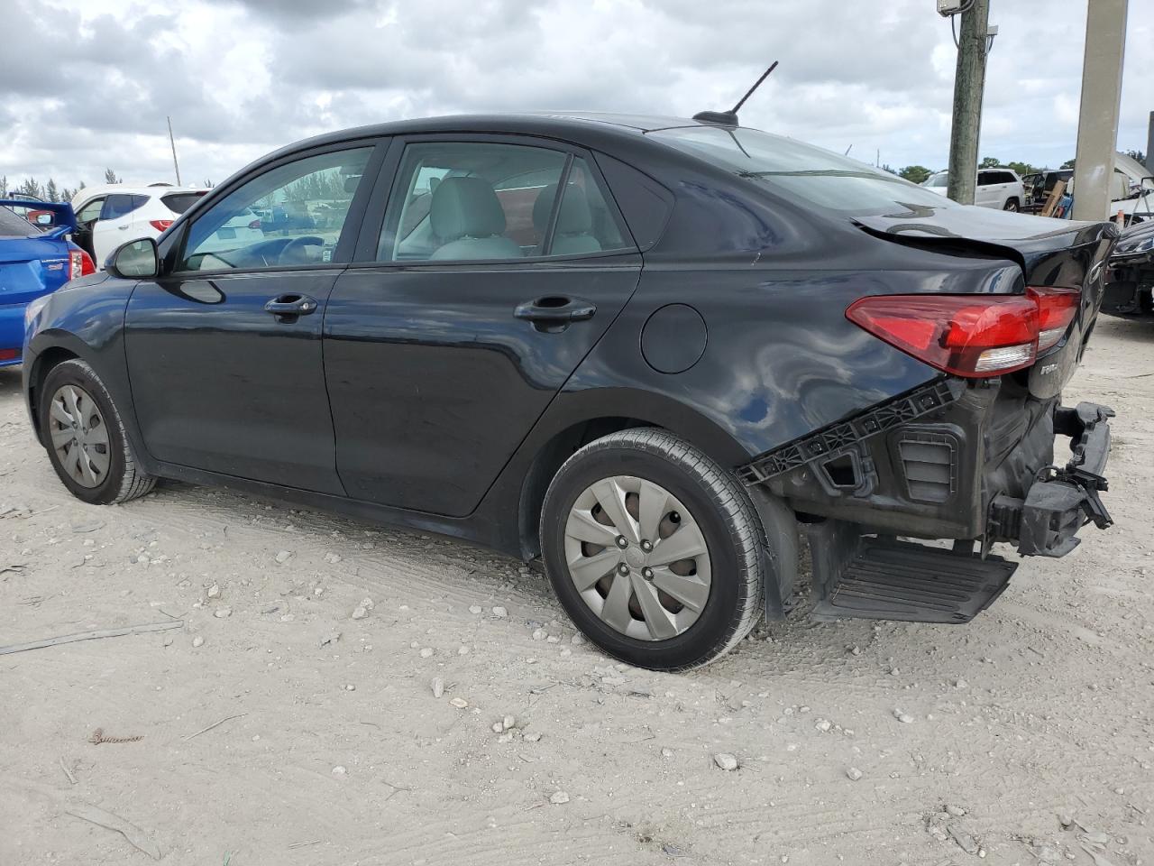 2019 Kia Rio - Image 2