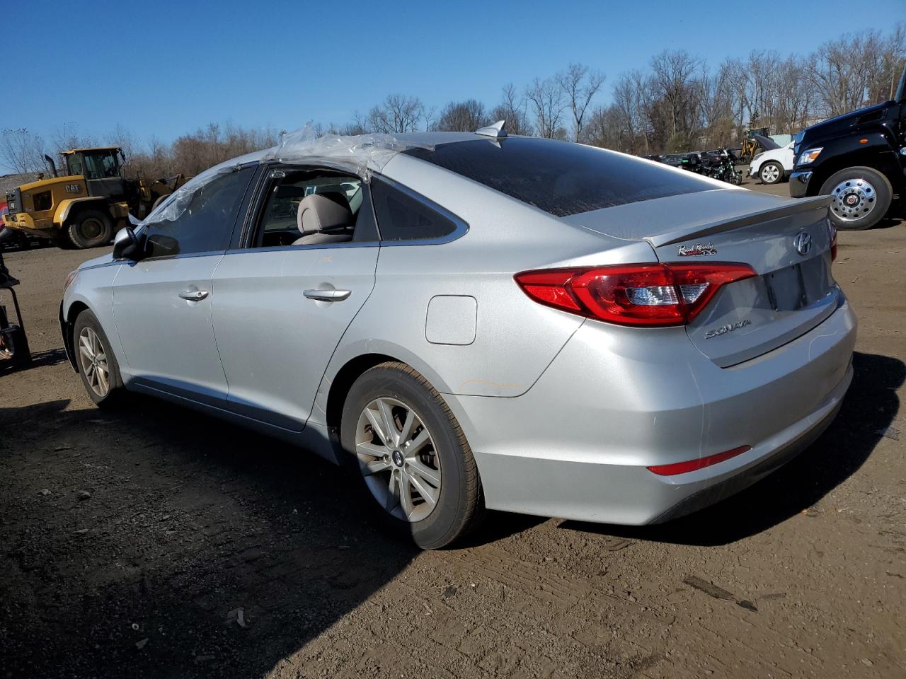 5NPE24AF3FH177339 2015 HYUNDAI SONATA - Image 2