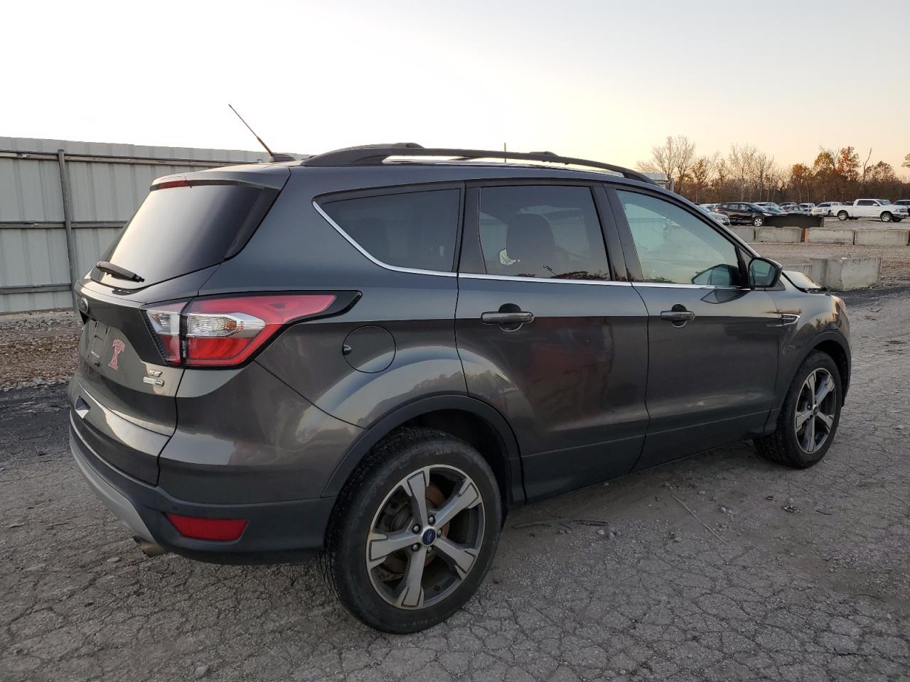 VIN 1FMCU9GD0HUC86009 2017 FORD ESCAPE no.3