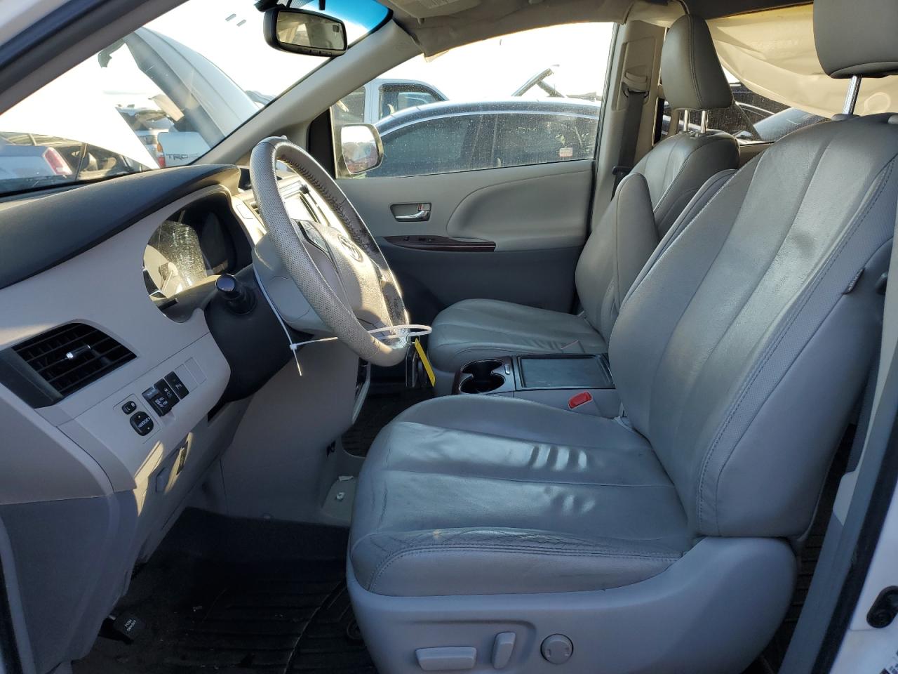 2014 Toyota Sienna - Image 7
