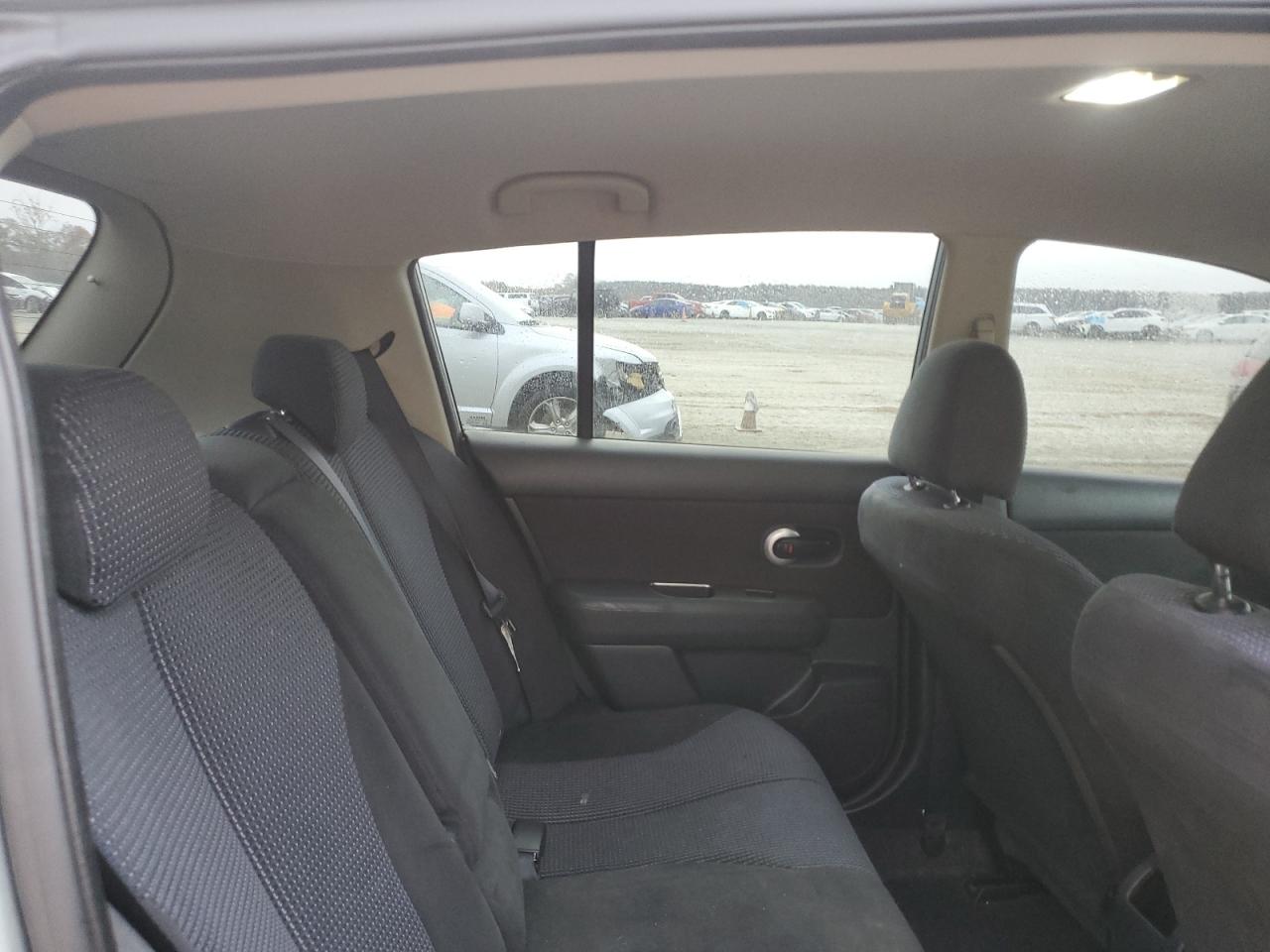 2010 Nissan Versa - Image 10