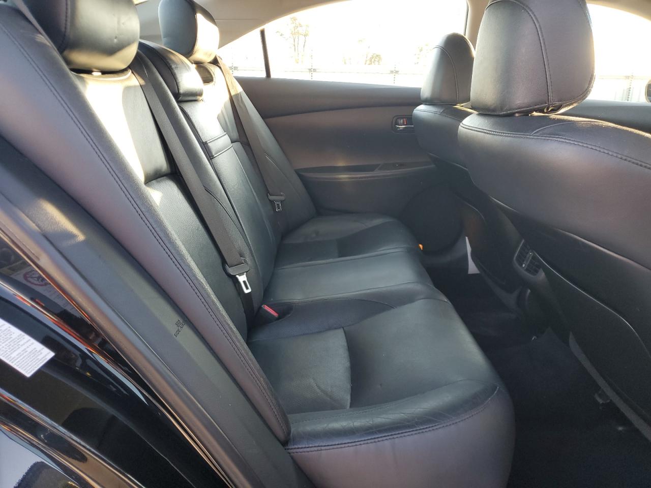 2011 Lexus ES - Image 10