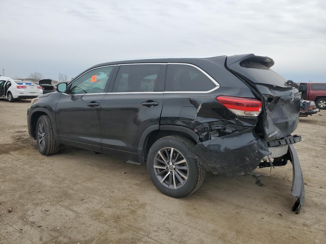 2017 Toyota Highlander - Image 2
